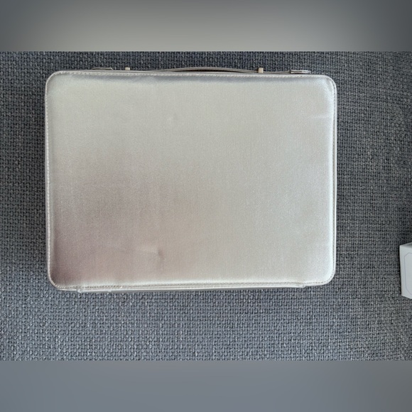 LANCOME Luxury Gift Set – Full & Travel Sizes + Large-rose Embossed Pouch - Picture 16 of 16